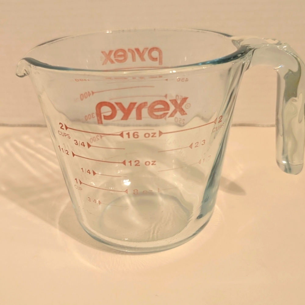 Pyrex Vintage Glass‎ 2 Cup Measuring Cup